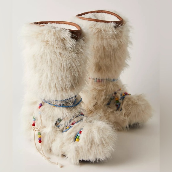 New In Box, Free People Apres Boho All Day Beaded Boots White Faux Fur - Picture 6 of 10